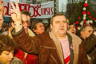Husák hlasoval pro. Jak se Polsko vyhnulo sovětské invazi a gdaňský elektrikář se stal prezidentem | Životy slavných